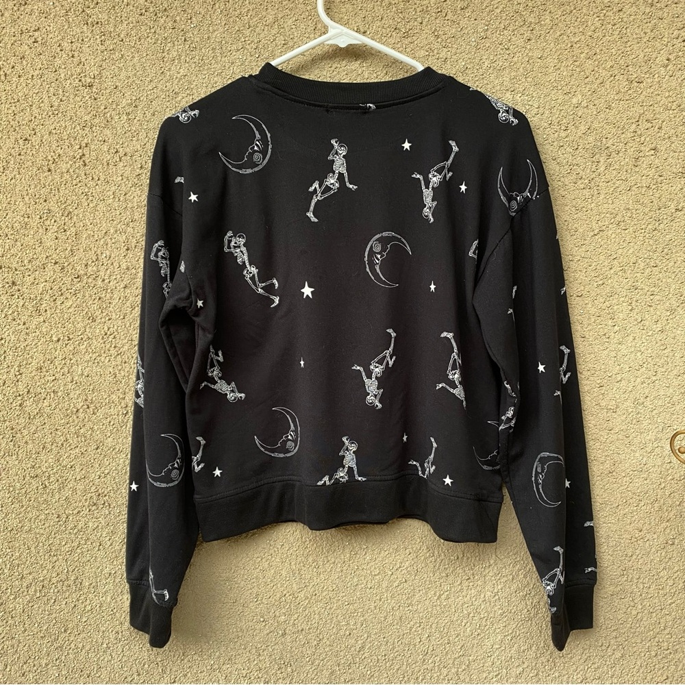Halloween Black and White Skeleton Crewneck Sweater soft size medium - Picture 4 of 5